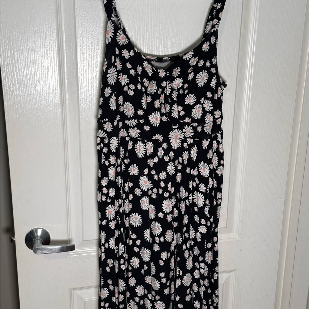 torrid Black Midi Dress with White Daisy Print - Picture 7 of 10